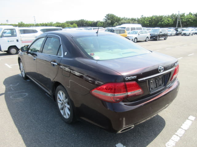 TOYOTA Crown thumbnail 3