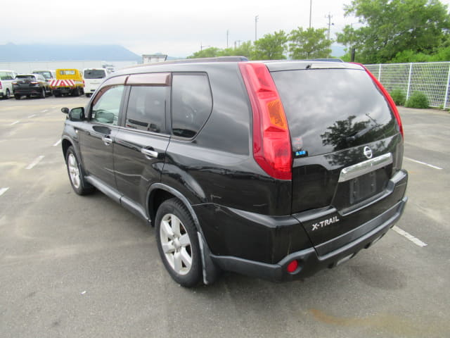 NISSAN X-Trail thumbnail 3
