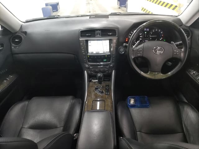 LEXUS IS thumbnail 3