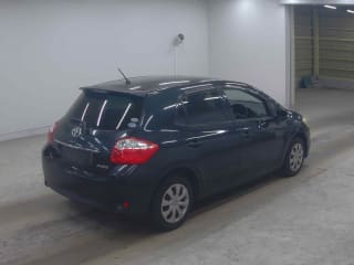 2011 TOYOTA Auris