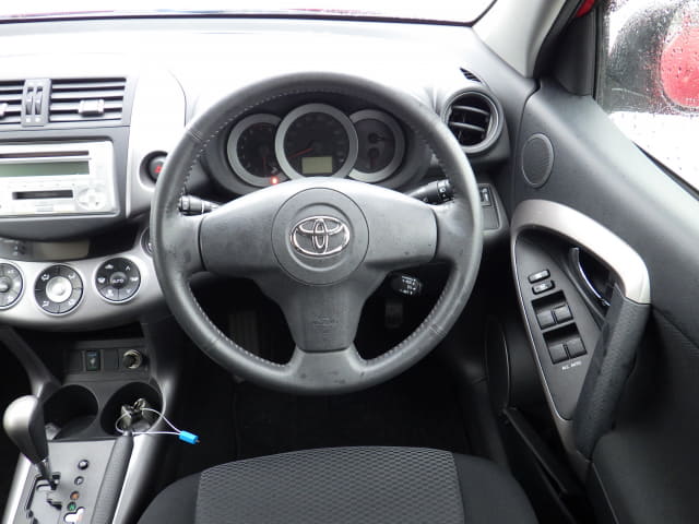 TOYOTA RAV4 thumbnail 32