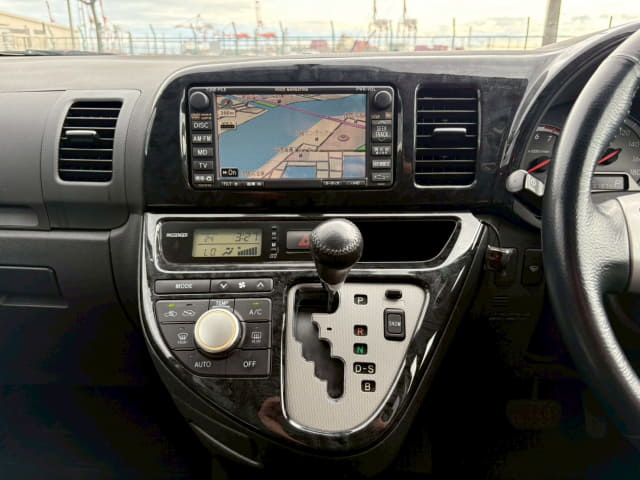 TOYOTA Wish thumbnail 37