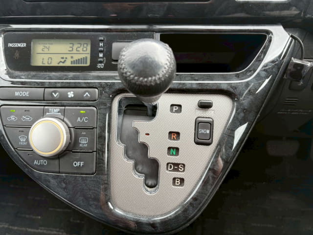 TOYOTA Wish thumbnail 41