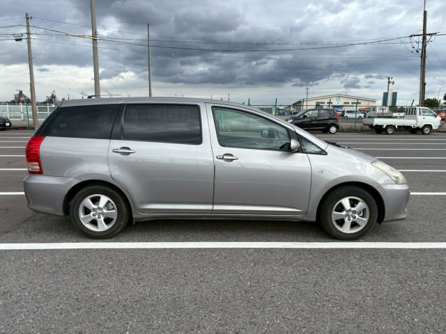 TOYOTA Wish thumbnail 6