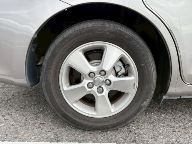 TOYOTA Wish thumbnail 11