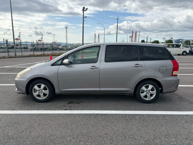 TOYOTA Wish thumbnail 2
