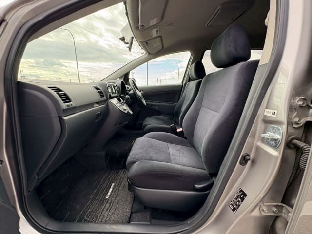 TOYOTA Wish thumbnail 26