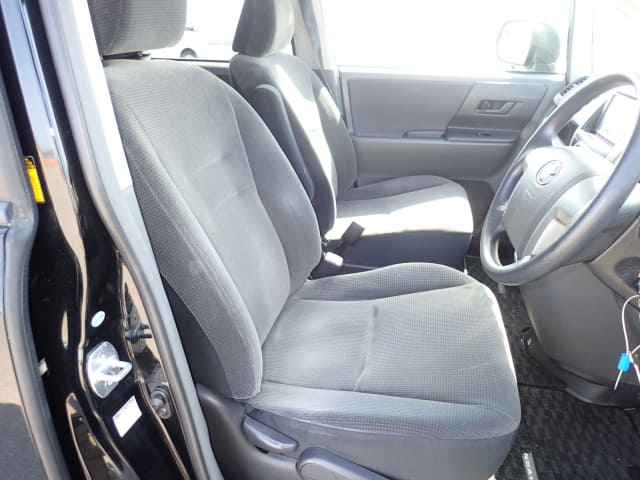 TOYOTA Noah thumbnail 25