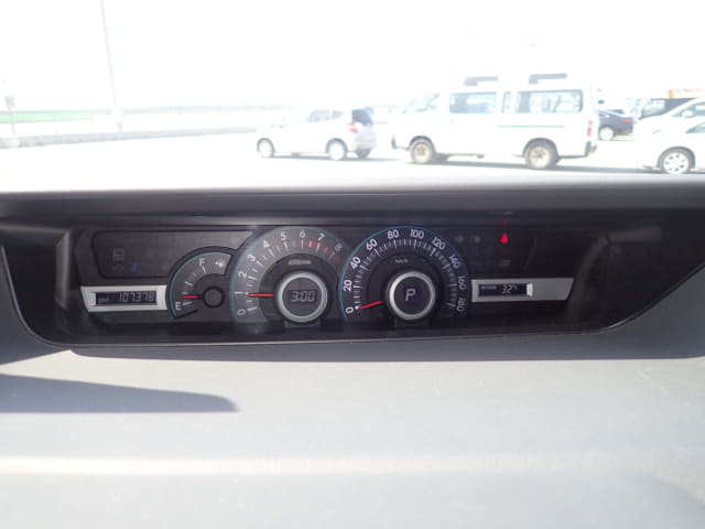 TOYOTA Noah thumbnail 35