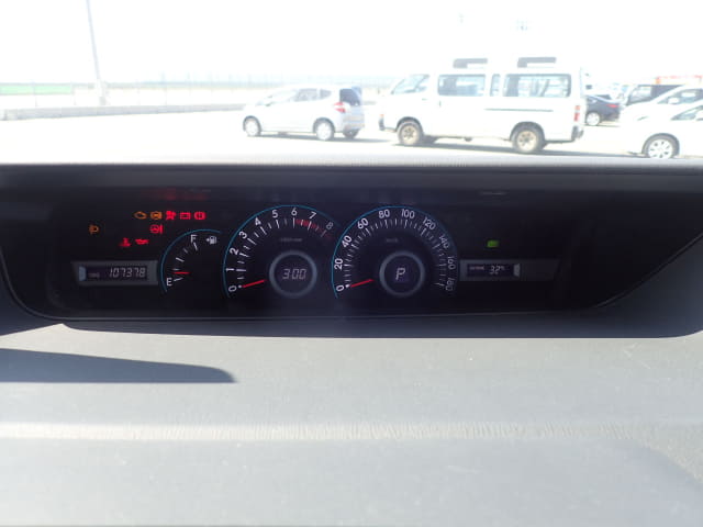 TOYOTA Noah thumbnail 49