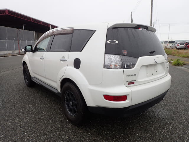 MITSUBISHI Outlander thumbnail 3