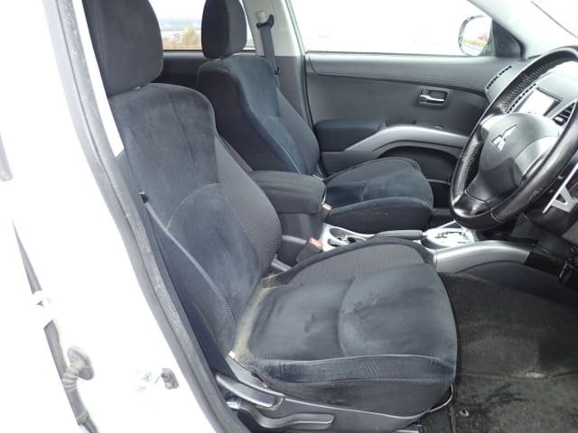 MITSUBISHI Outlander thumbnail 25