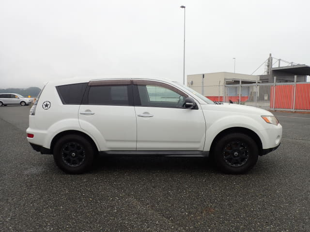 MITSUBISHI Outlander thumbnail 6