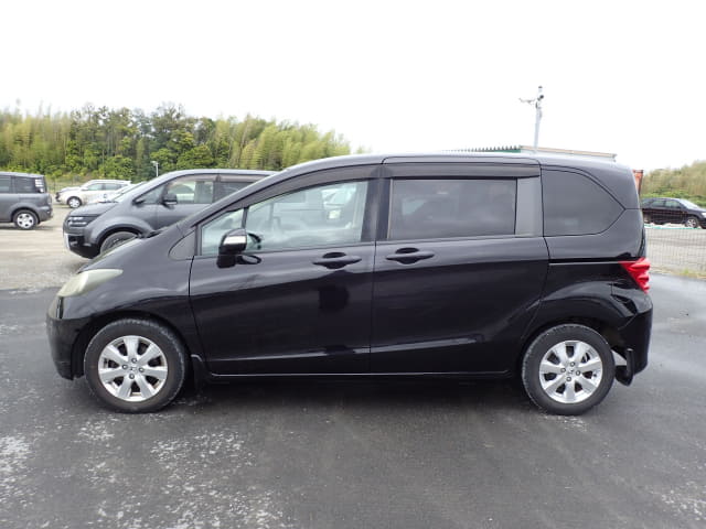 HONDA Freed thumbnail 2