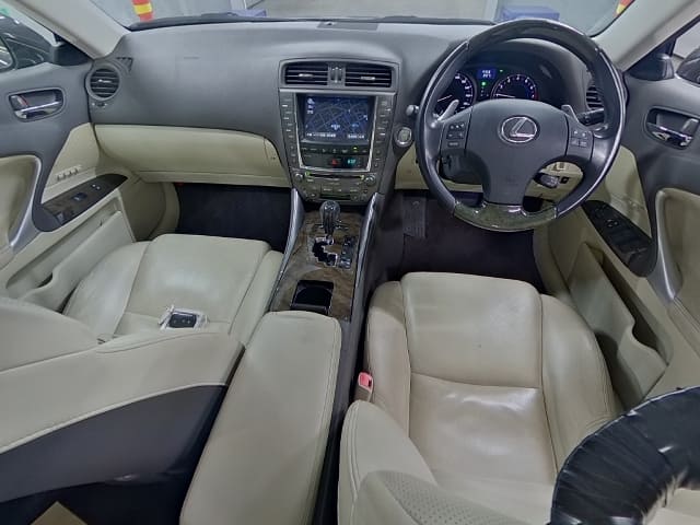 LEXUS IS thumbnail 4