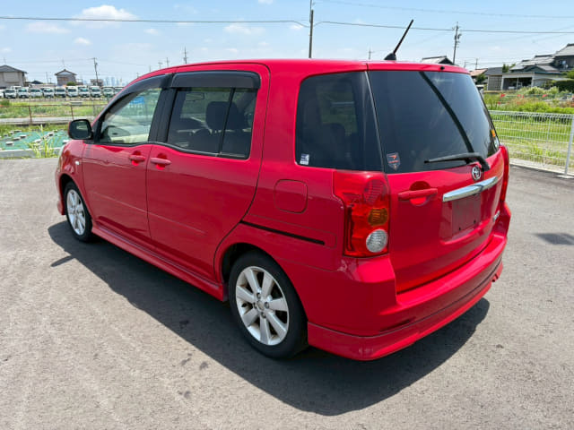 TOYOTA Raum thumbnail 3