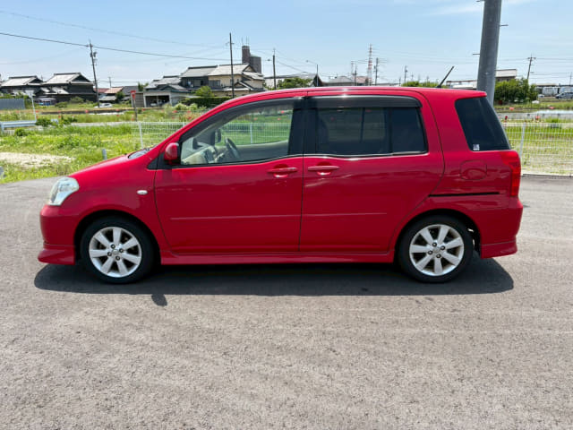 TOYOTA Raum thumbnail 2