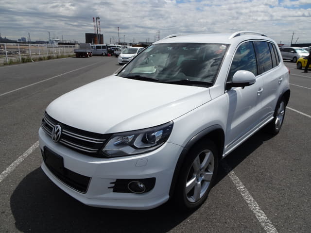 VOLKSWAGEN Tiguan