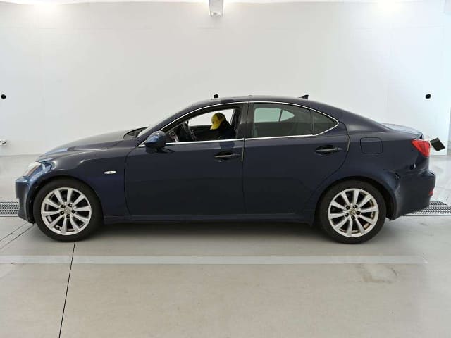 LEXUS IS thumbnail 5