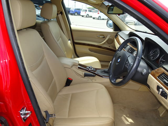 BMW 3 Series thumbnail 25