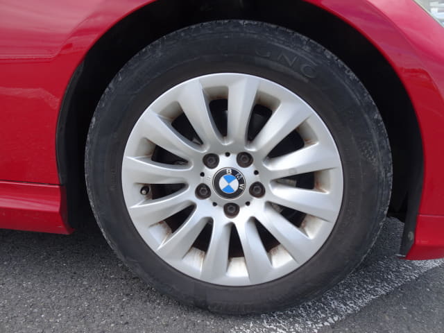 BMW 3 Series thumbnail 12
