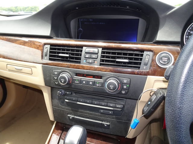 BMW 3 Series thumbnail 33