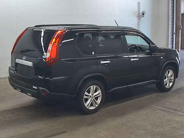 NISSAN X-Trail thumbnail 2