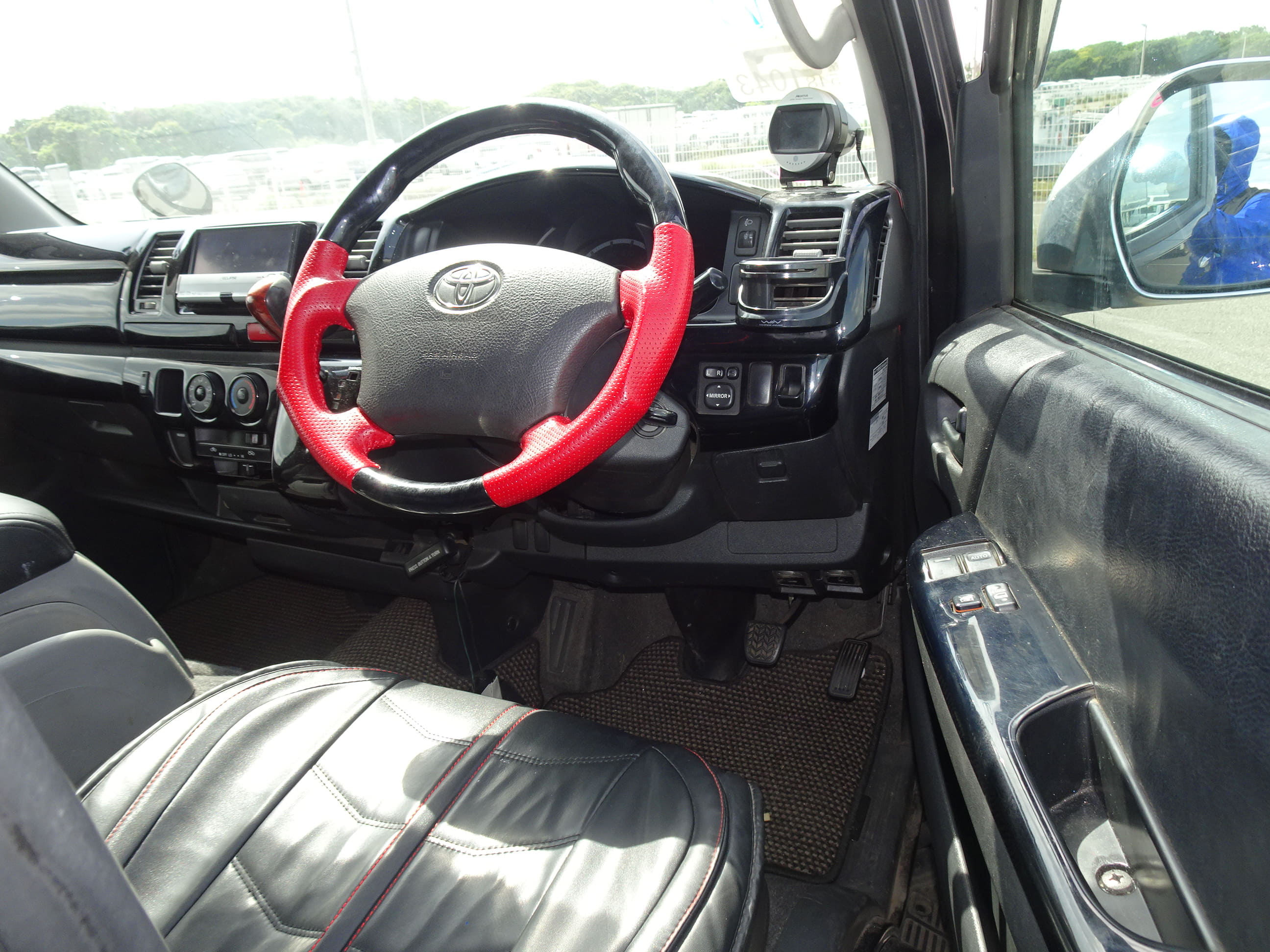 2007 Toyota HiAce JDM car for sale — photo 24 of 25