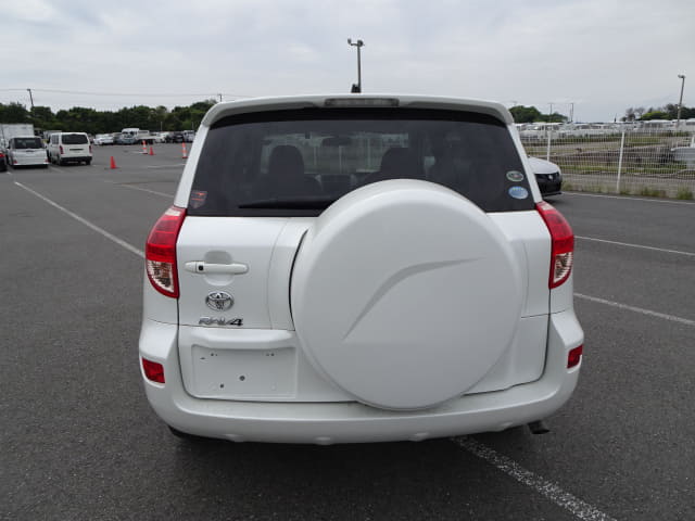 TOYOTA RAV4 thumbnail 4