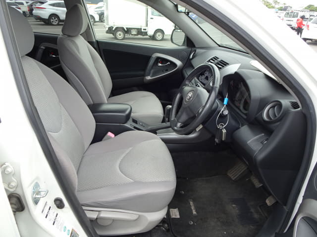 TOYOTA RAV4 thumbnail 25