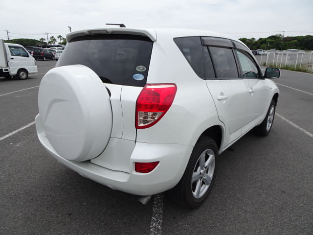 TOYOTA RAV4 thumbnail 5
