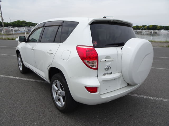TOYOTA RAV4 thumbnail 3