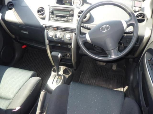 TOYOTA IST thumbnail 3