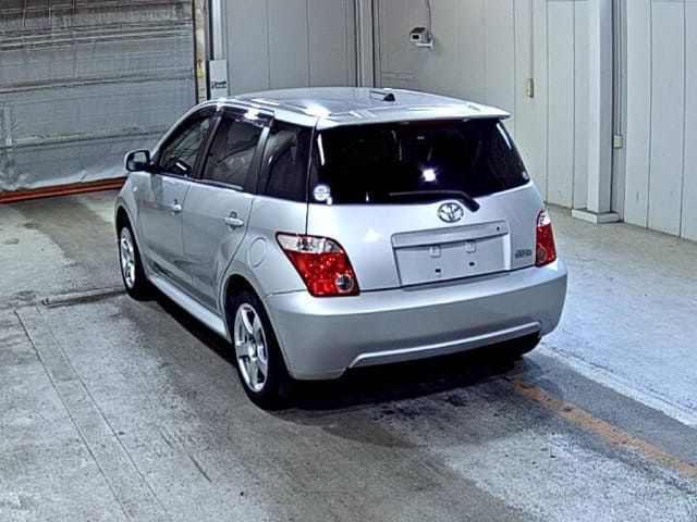 TOYOTA IST thumbnail 5