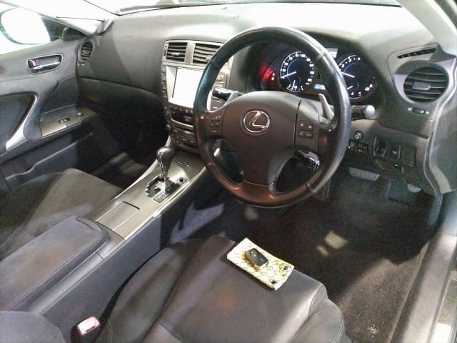 LEXUS IS thumbnail 3