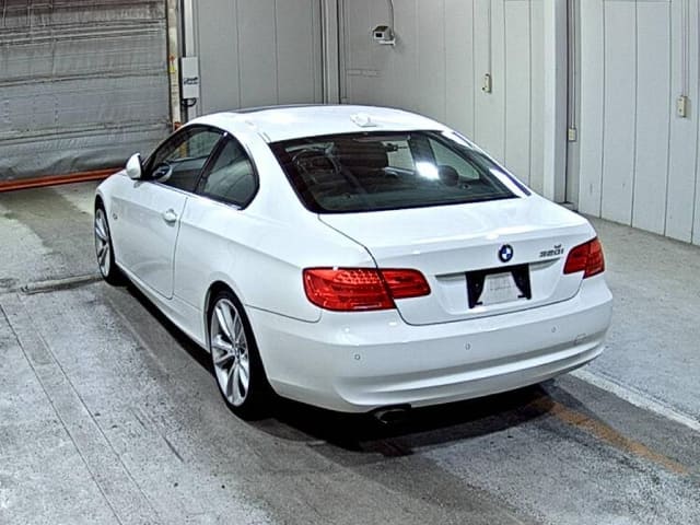 BMW 3 Series thumbnail 5