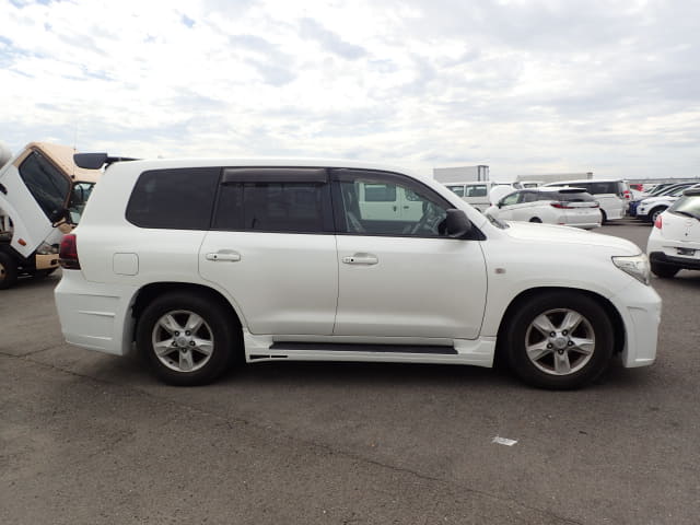 TOYOTA Land Cruiser thumbnail 6