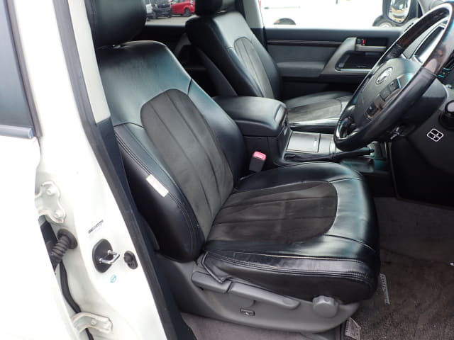 TOYOTA Land Cruiser thumbnail 25