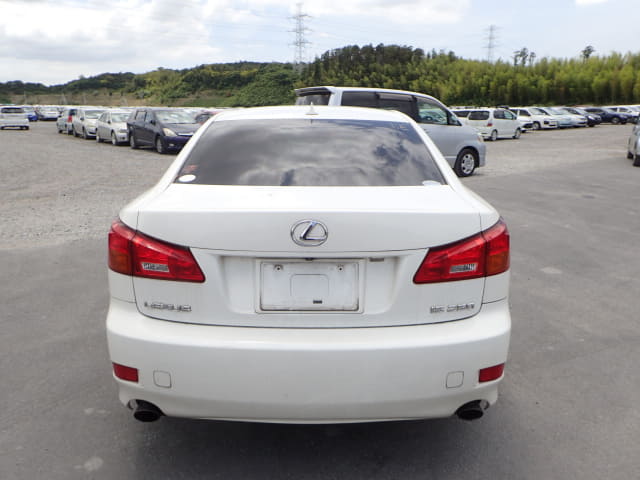 LEXUS IS thumbnail 4