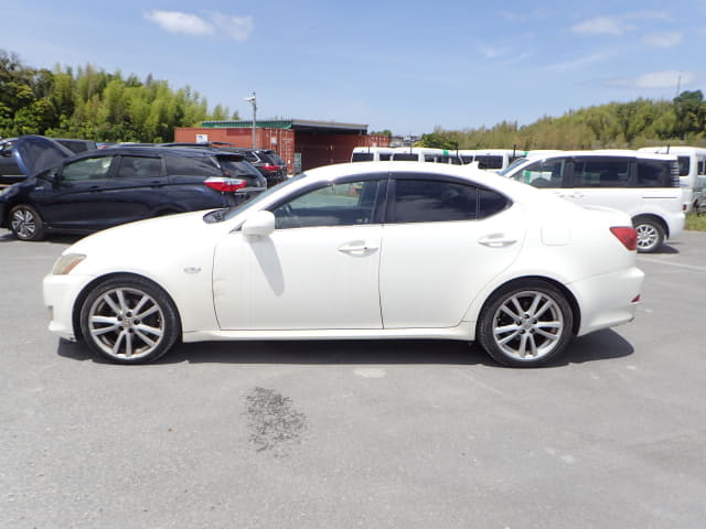 LEXUS IS thumbnail 2