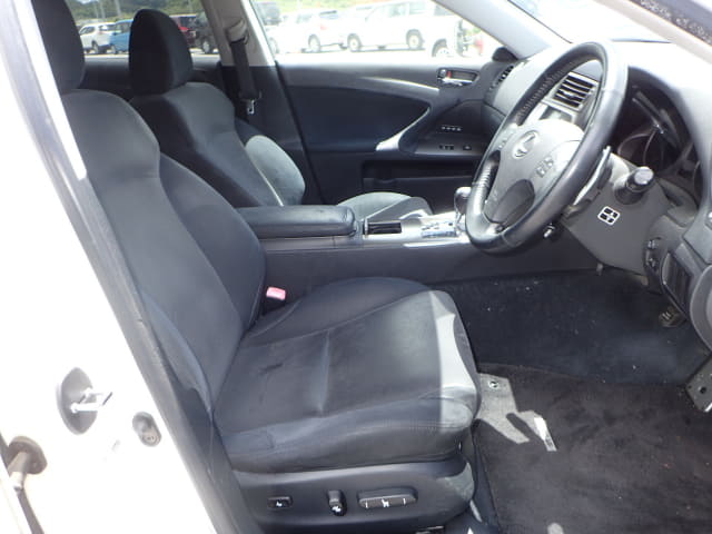 LEXUS IS thumbnail 25