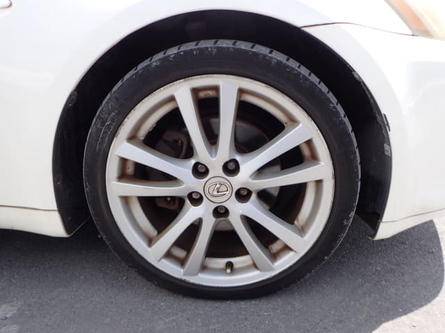 LEXUS IS thumbnail 12