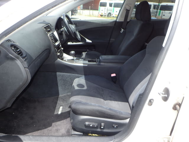 LEXUS IS thumbnail 26
