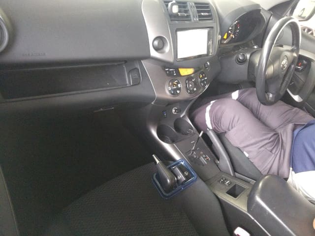 TOYOTA RAV4 thumbnail 3