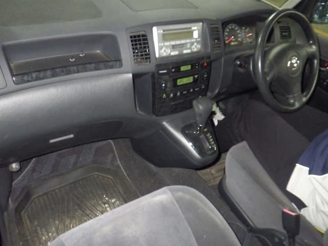 TOYOTA Corolla Spacio thumbnail 3