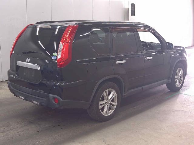 NISSAN X-Trail thumbnail 2