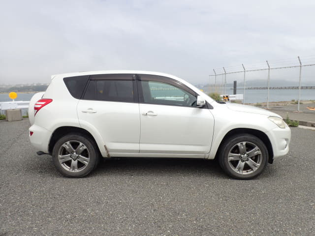 TOYOTA RAV4 thumbnail 6
