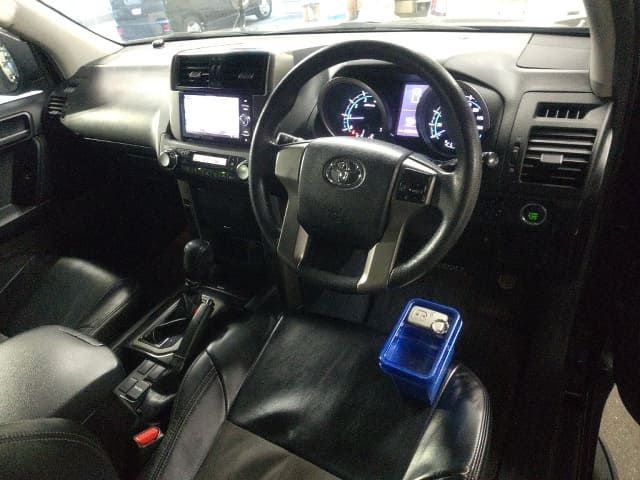 TOYOTA Land Cruiser Prado thumbnail 3
