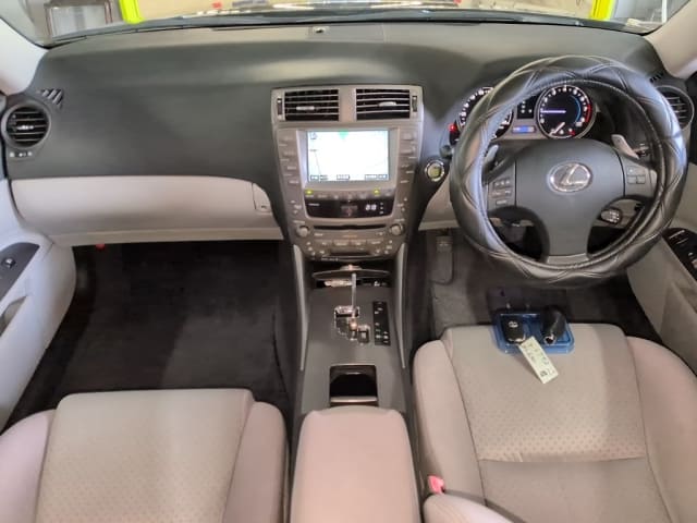 LEXUS IS thumbnail 3