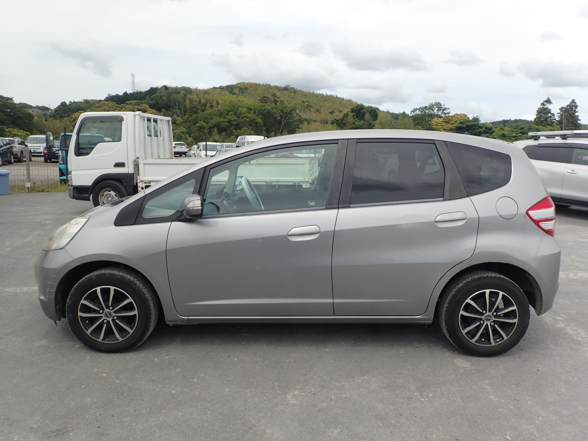 2009 Honda Fit JDM car for sale — photo 2 of 25